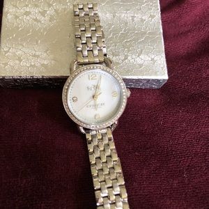 ♥️ NWOT Coach Delaney Watch♥️ Priced to sell! ♥️